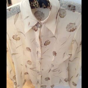 Women’s Cream Floral Button-Up Blouse